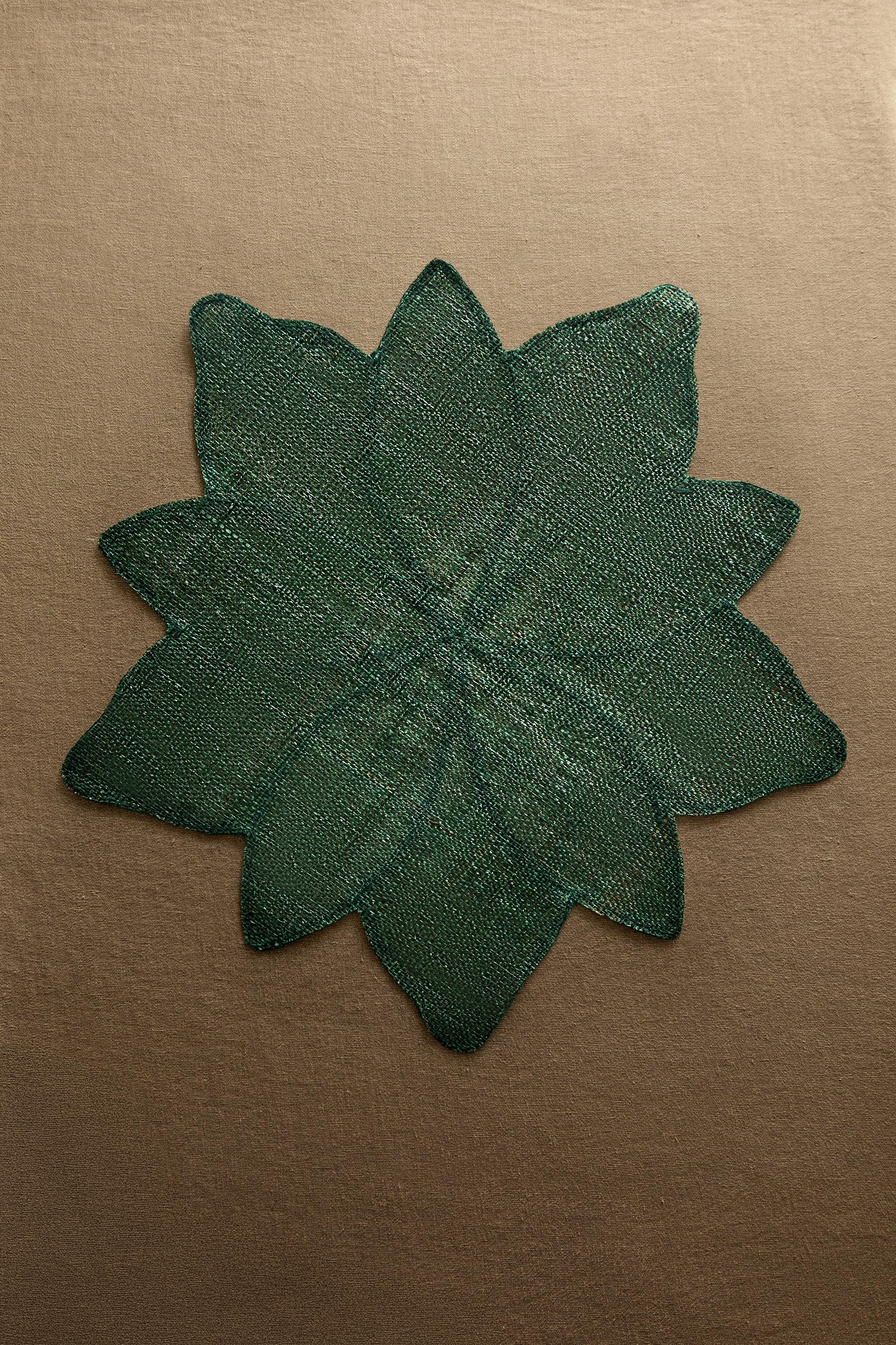 POINSETTIA RAMIE CHRISTMAS PLACEMAT